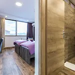 Πανσιόν Apinelo Tower 4*