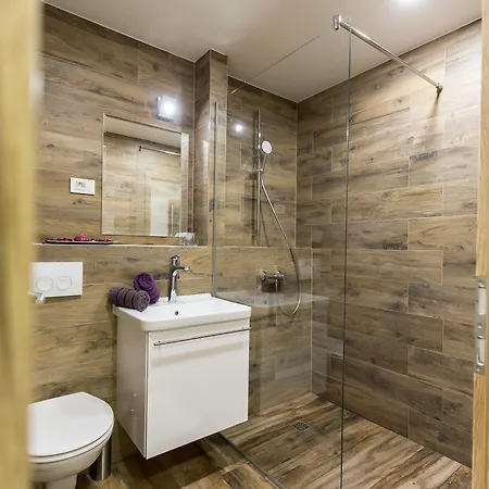 בית הארחה Apinelo Tower