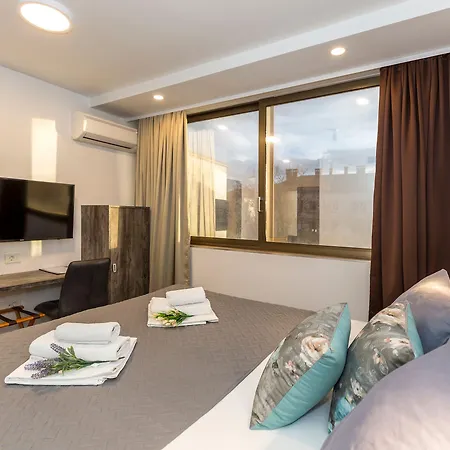 Apinelo Tower בית הארחה ספליט