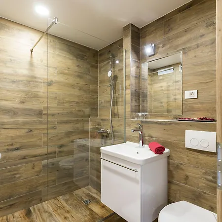 בית הארחה Apinelo Tower