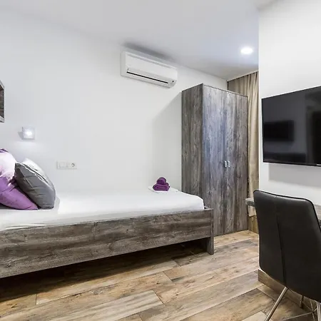 Apinelo Tower בית הארחה 4*