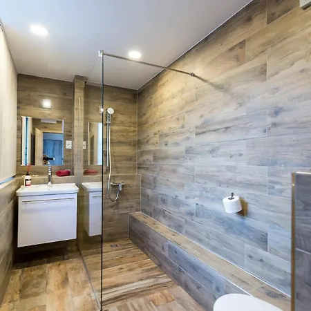 Apinelo Tower 4* ספליט