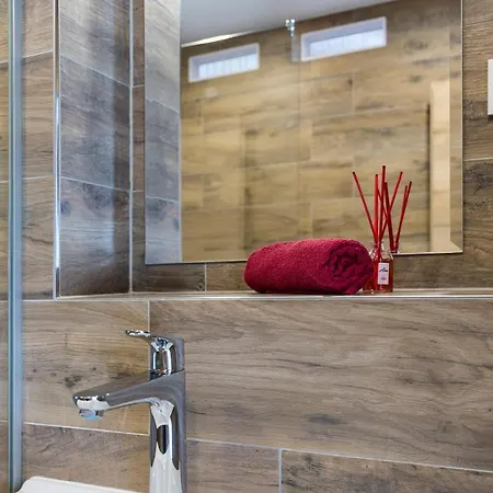 Apinelo Tower בית הארחה 4*