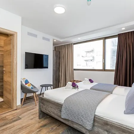 Apinelo Tower בית הארחה 4*