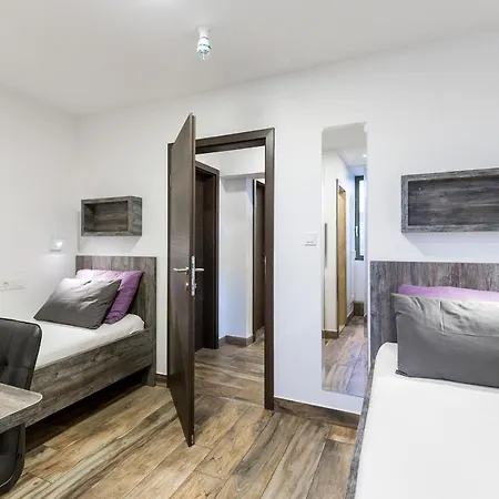 Apinelo Tower 4*