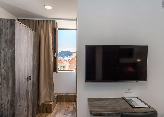 Apinelo Tower Affittacamere 4*