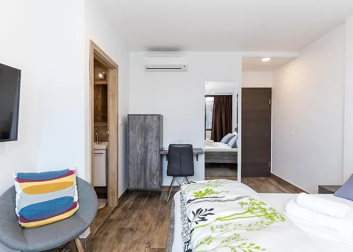 Apinelo Tower Affittacamere 4*