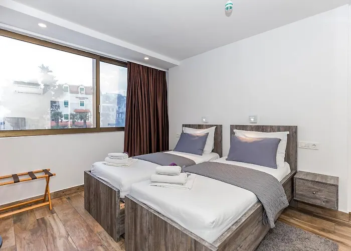 Apinelo Tower 4*