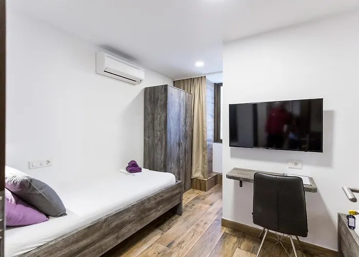 Apinelo Tower Affittacamere 4*