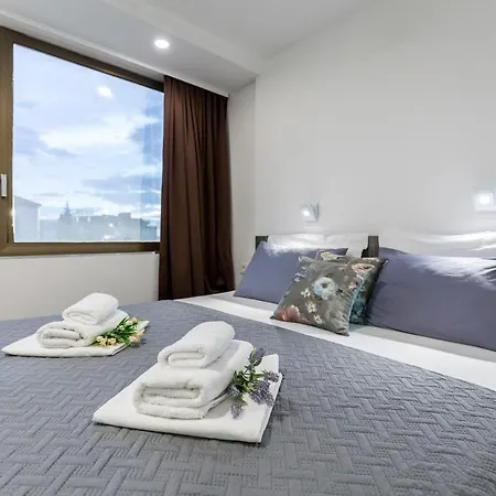 Apinelo Tower 4* Σπλιτ