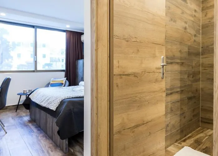 Apinelo Tower 4*