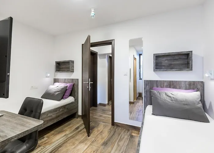 Apinelo Tower 4*