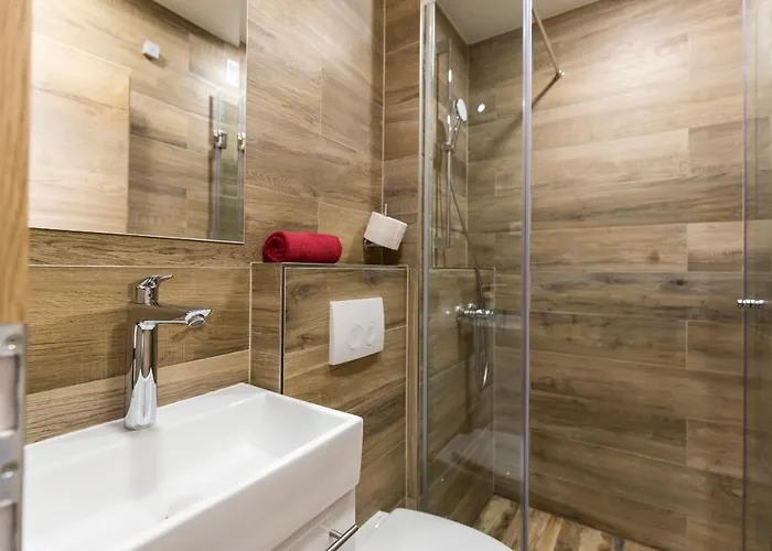 Apinelo Tower 4*