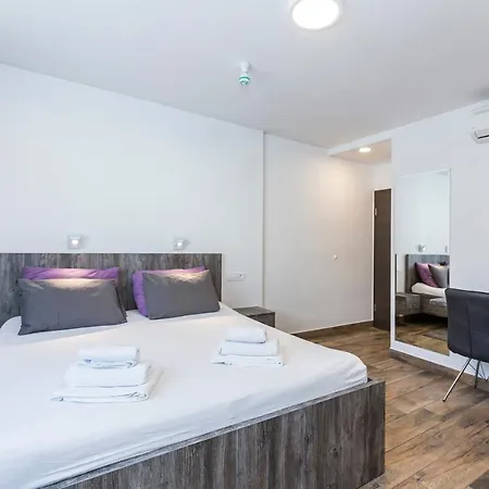 Gostinjska kuća Apinelo Tower 4*