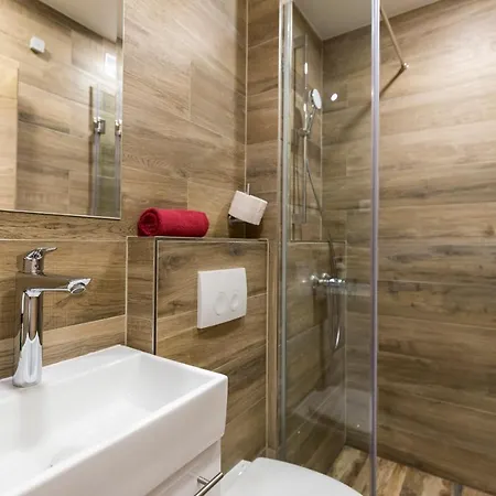 Apinelo Tower 4*
